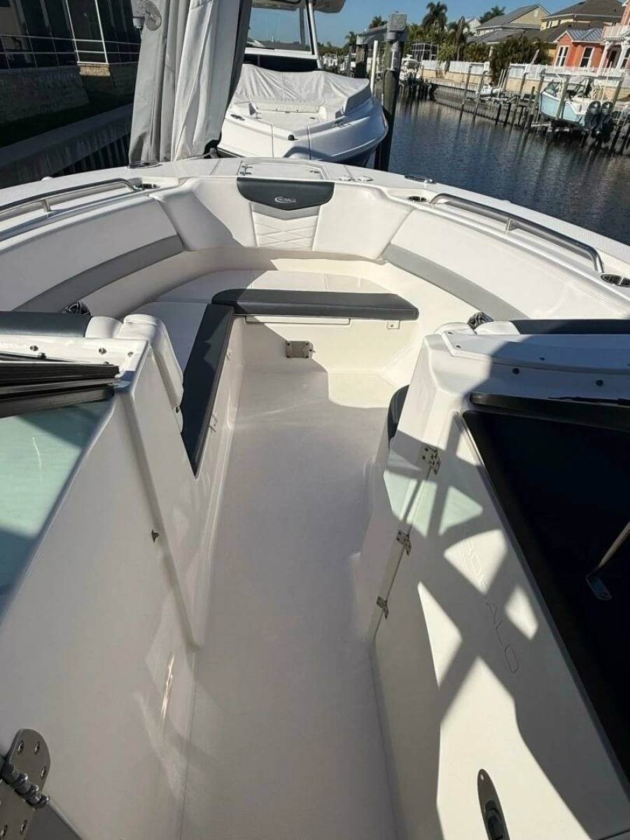2021 Robalo R317