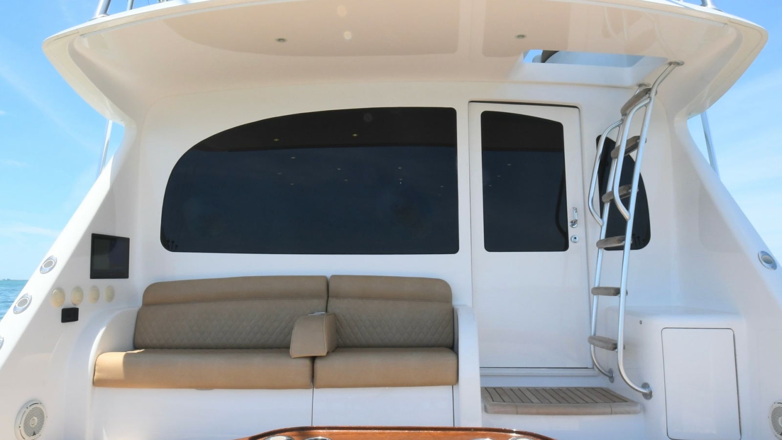 Cockpit Seating Area with Ladder Access