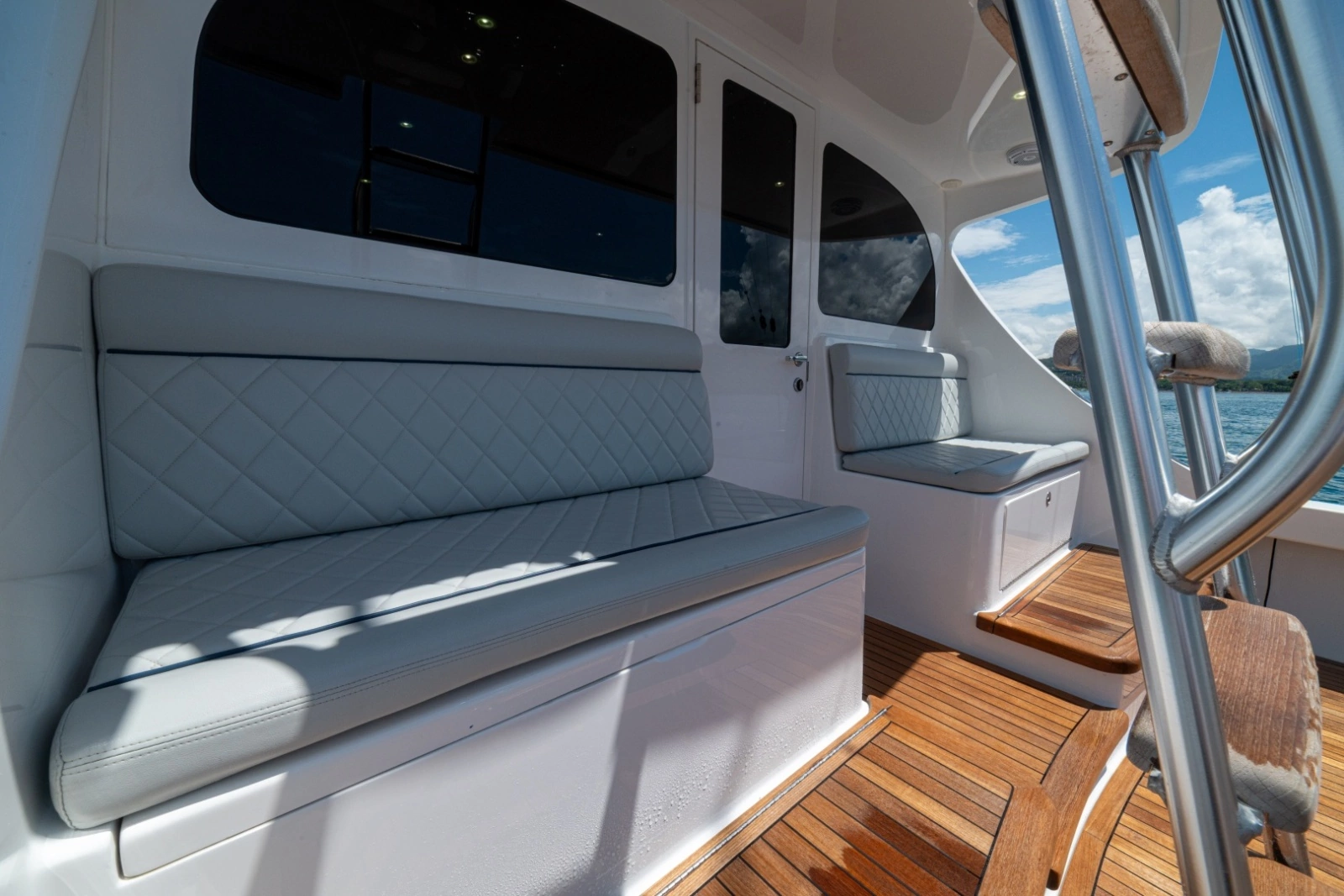 2023 Viking 46 Billfish Cockpit