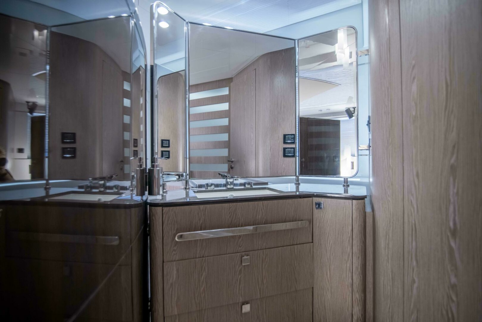 Azimut 70 Triple Play -