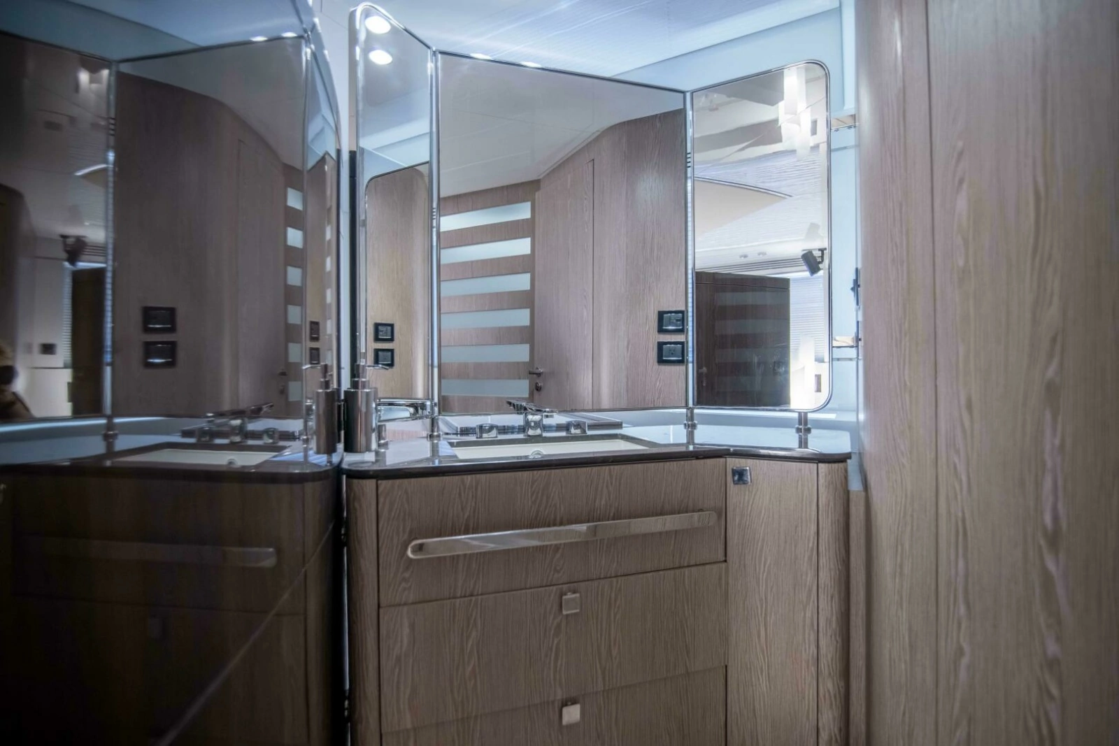 Azimut 70 Triple Play -