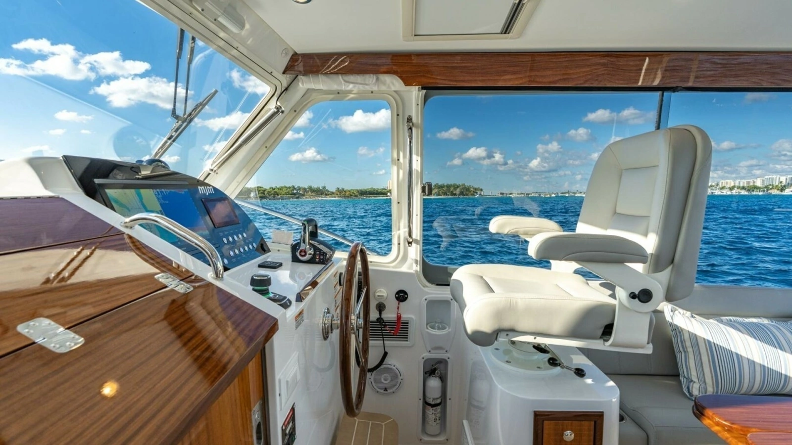 MJM 38RS Helm