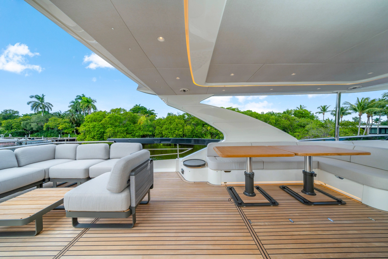 70 FLY 70ft Absolute Yacht For Sale