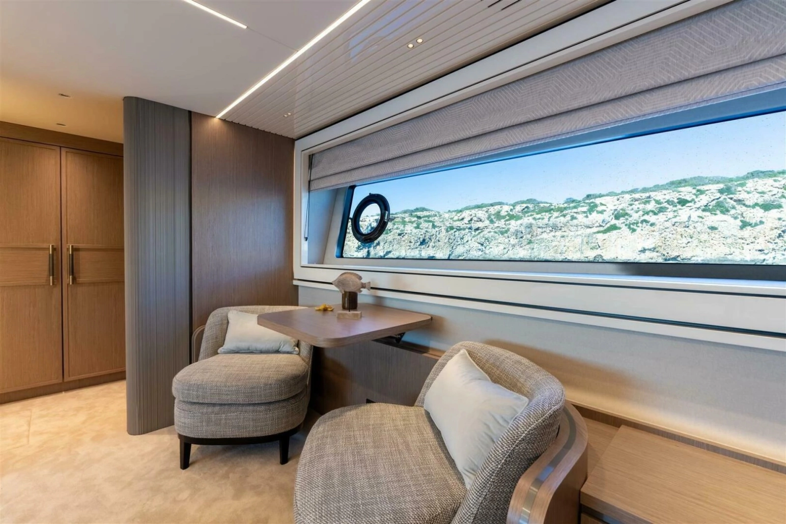 90 OCEAN ENCLOSED 90ft Sunseeker Yacht For Sale