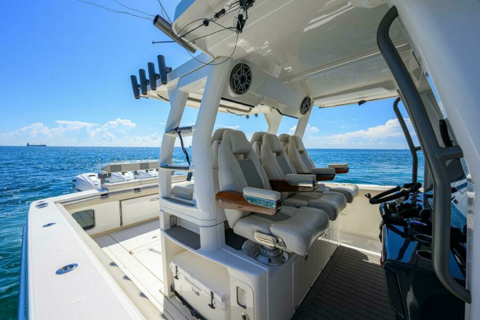 Solace 41 Helm Seating