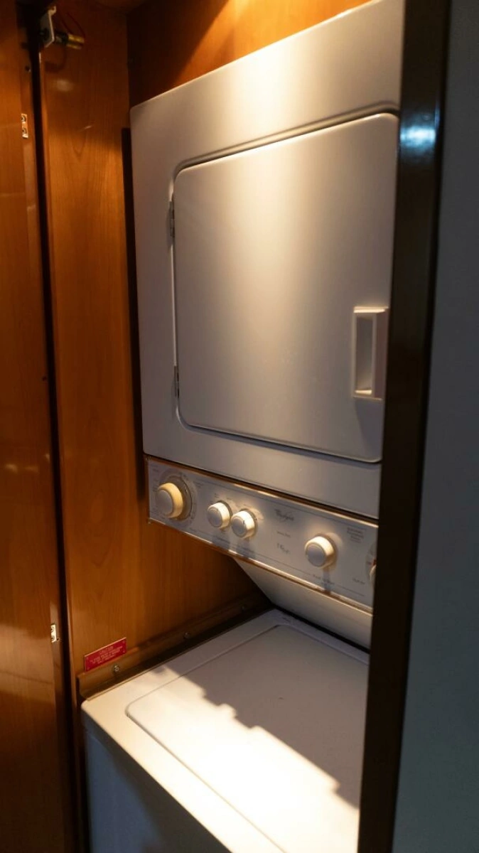 2001 Hatteras 60 Convertible photo 25