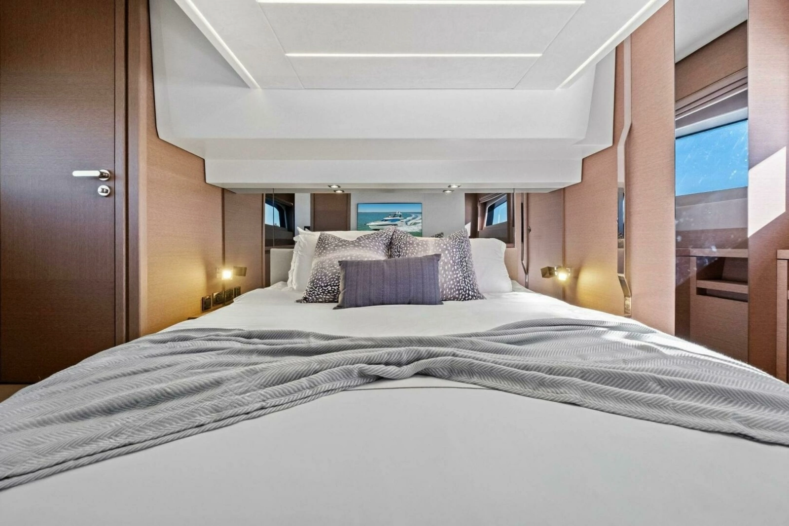 2022 Prestige 520 Flybridge