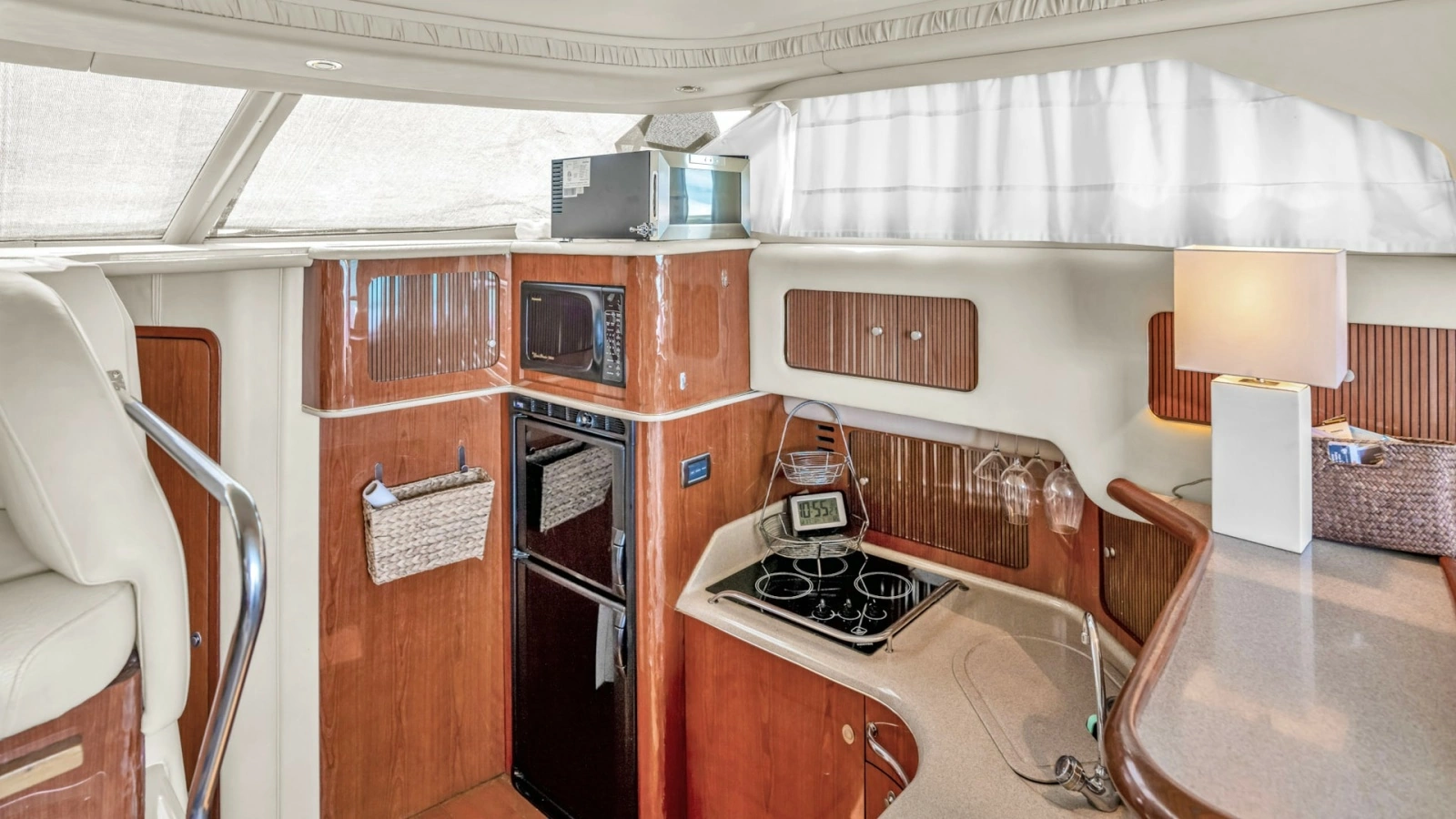 2000 40 Sea Ray 400 Sedan Bridge Barely Covered Galley