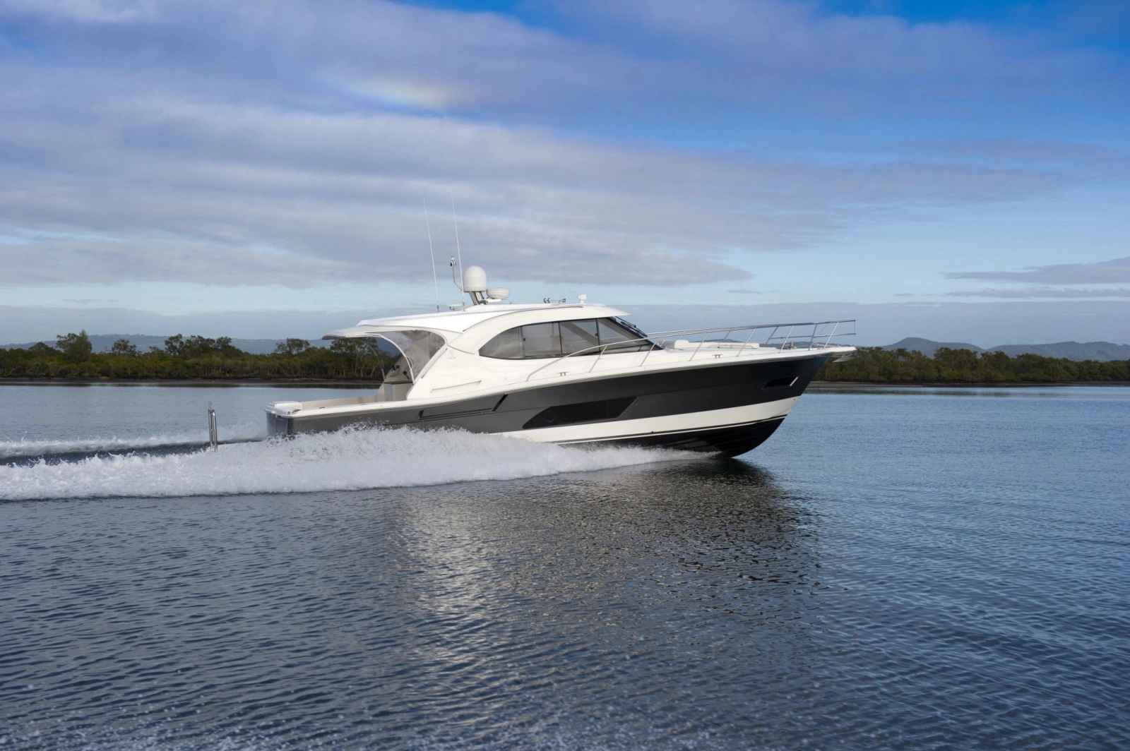 445 SUV 44ft Riviera Yacht For Sale