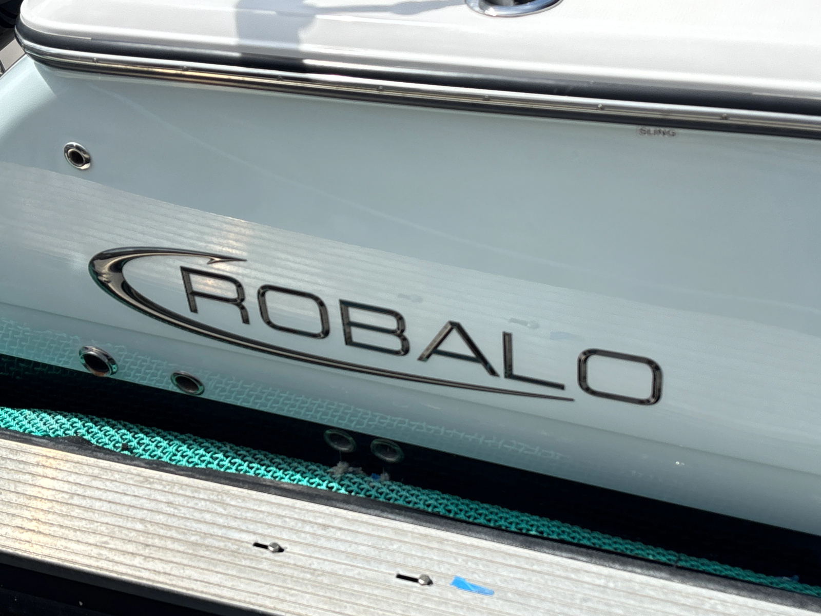 2022 Robalo R360