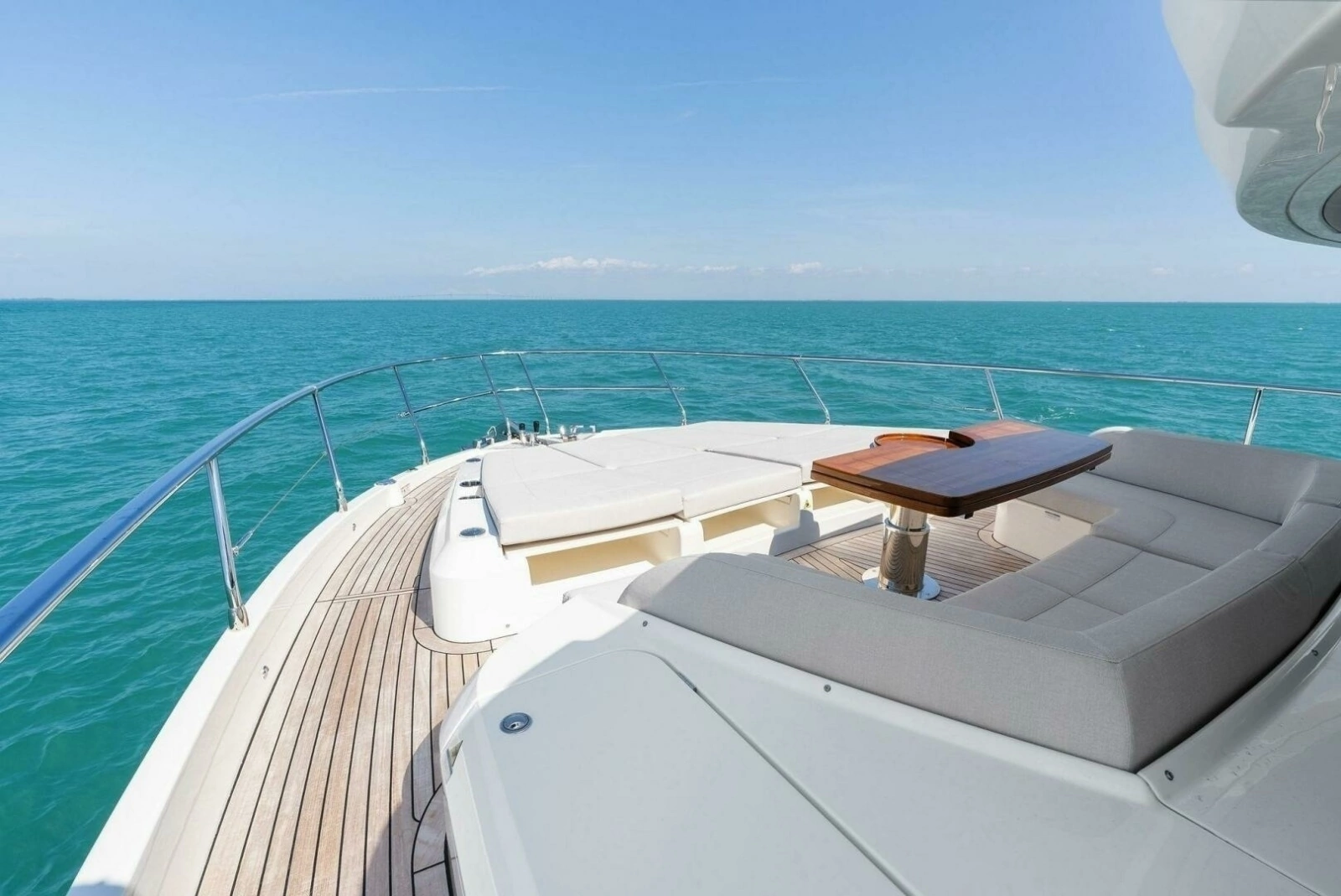 2026 Absolute 70 Navetta - Foredeck