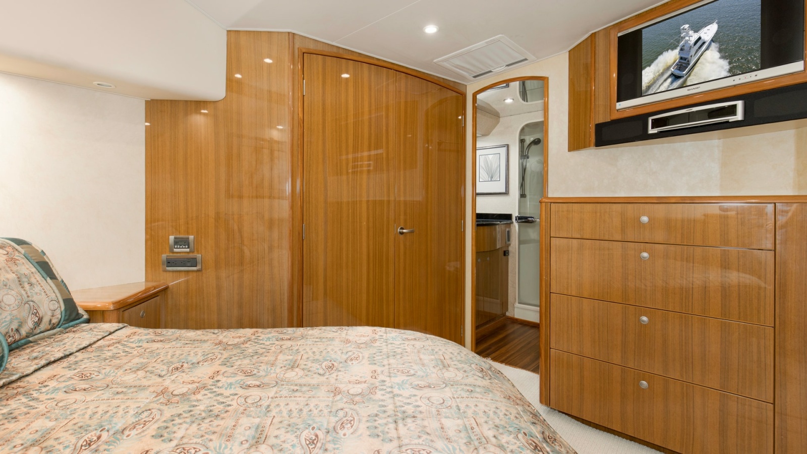 2007 64 Viking Enclosed Bridge Reel Blues Primary Stateroom (2)
