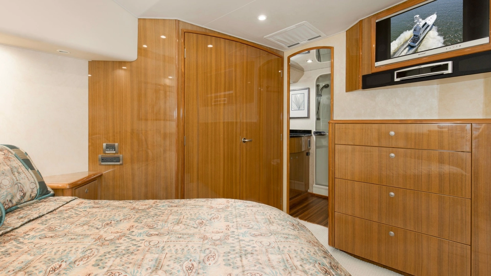 2007 64 Viking Enclosed Bridge Reel Blues Primary Stateroom (2)
