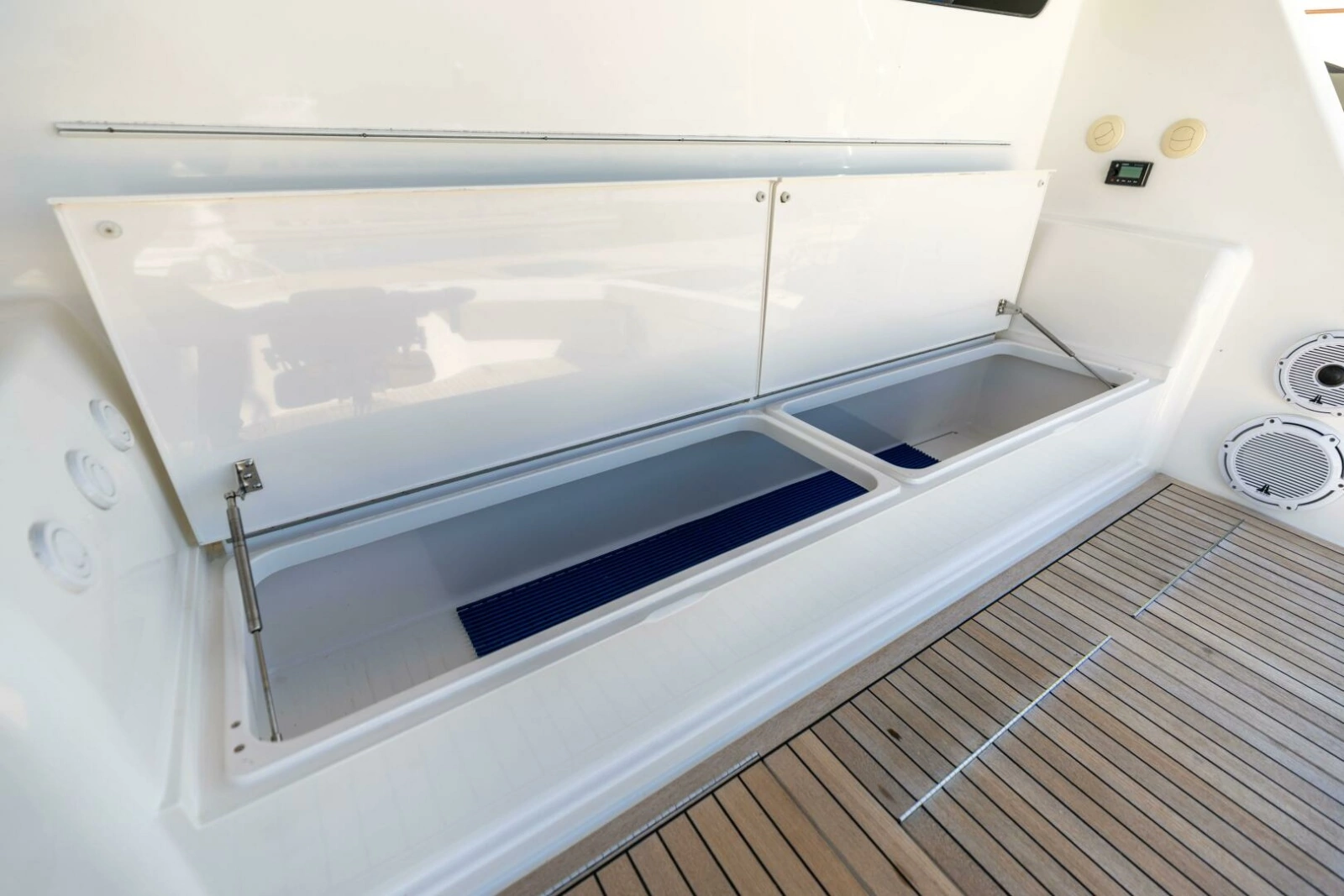 2013 Viking 76 Convertible photo 76