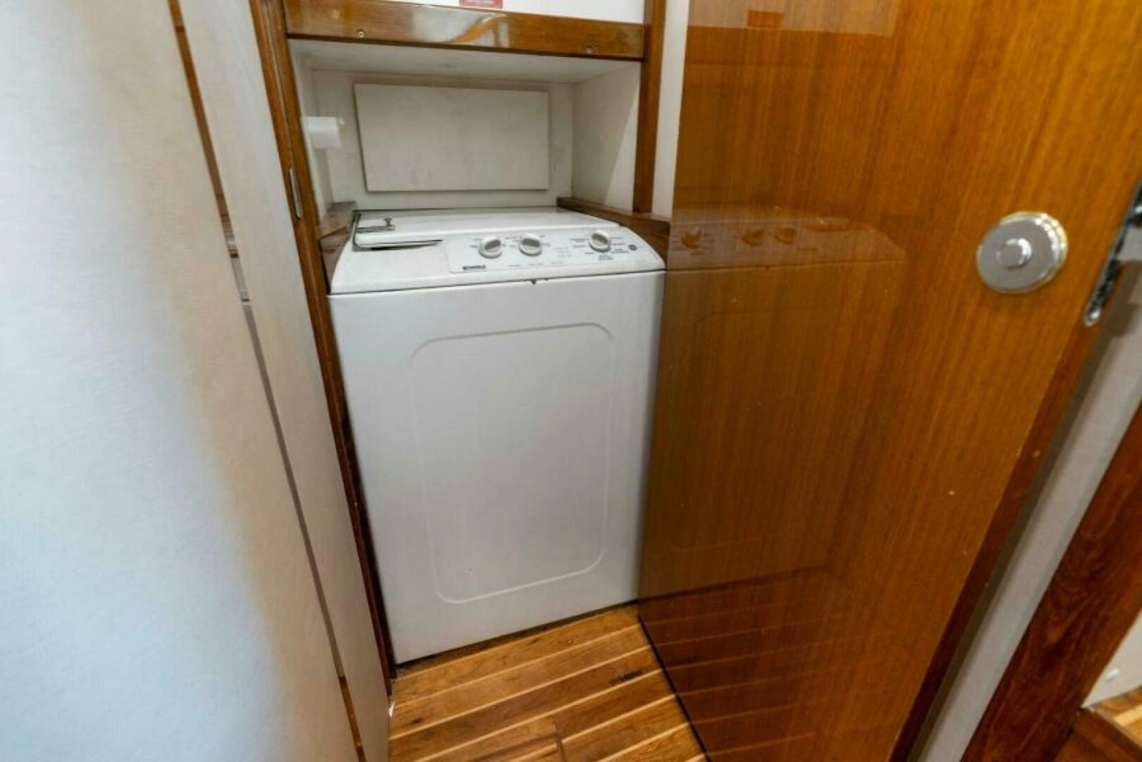 2003 Viking 48 Convertible photo 59