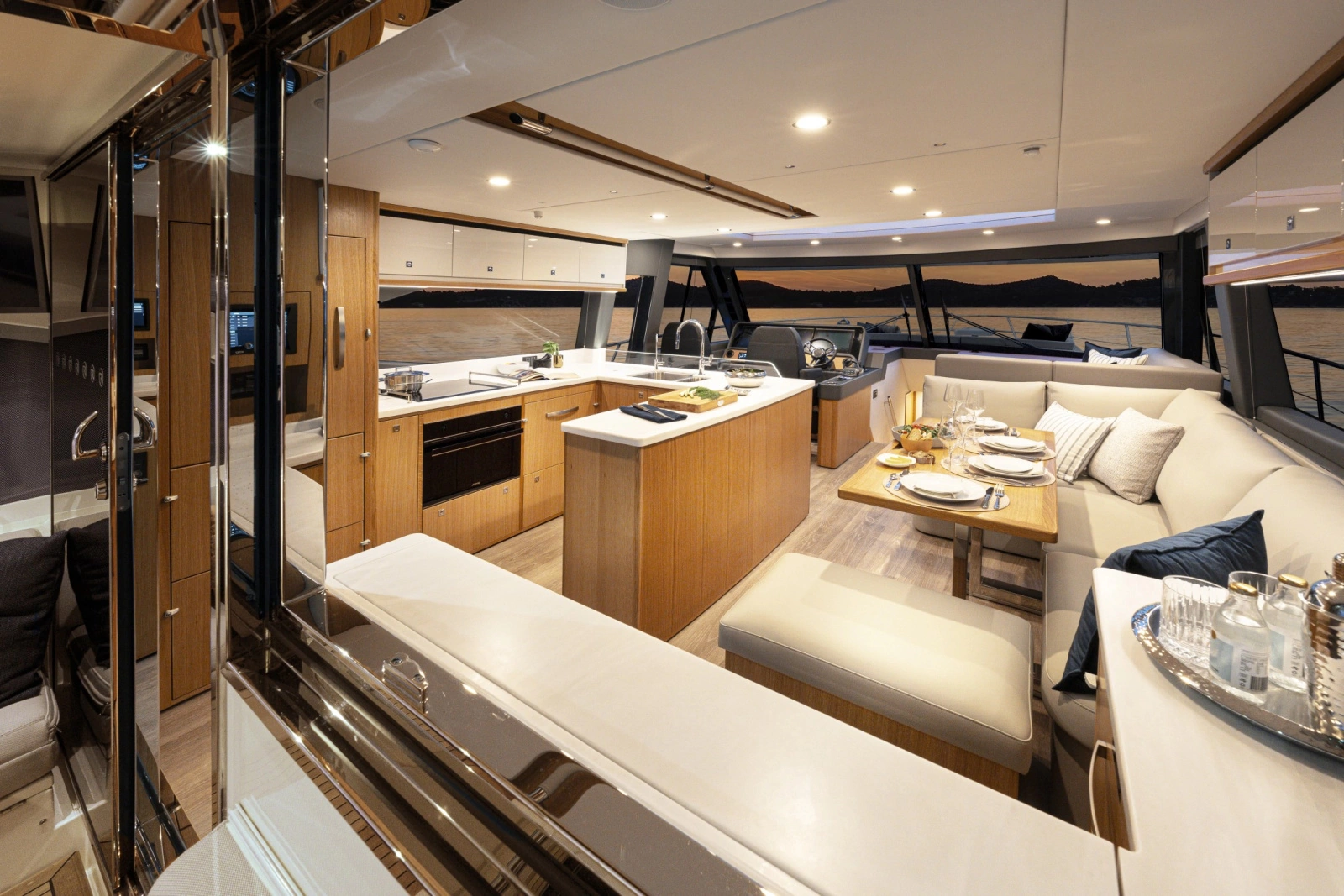 585 SUV 58ft Riviera Yacht For Sale