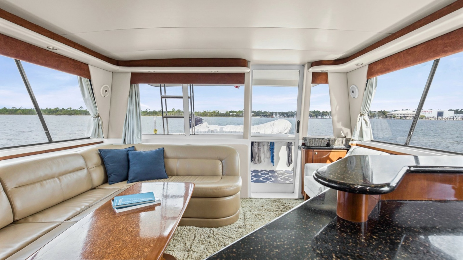 2007 Meridian 490 SE Pilothouse Trust Salon (1)
