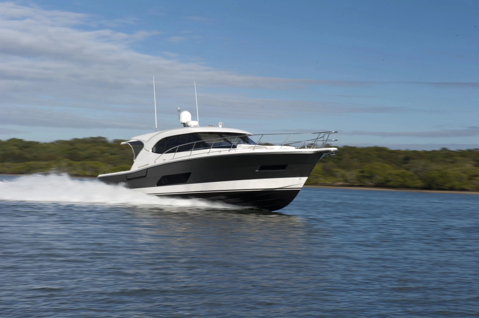 445 SUV 44ft Riviera Yacht For Sale