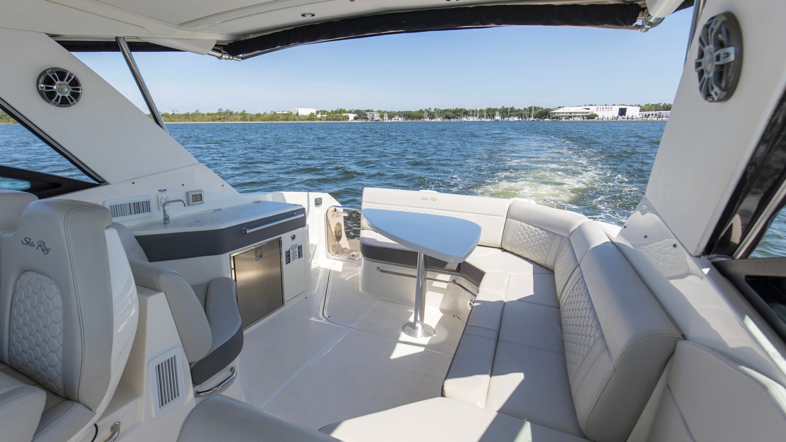 2022 32 Sea Ray 320 Sundancer OB Raya Sunshine Lounge_Salon (5)
