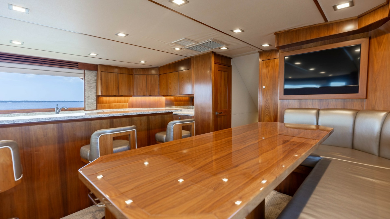 80' 2016 Viking 80 Convertible