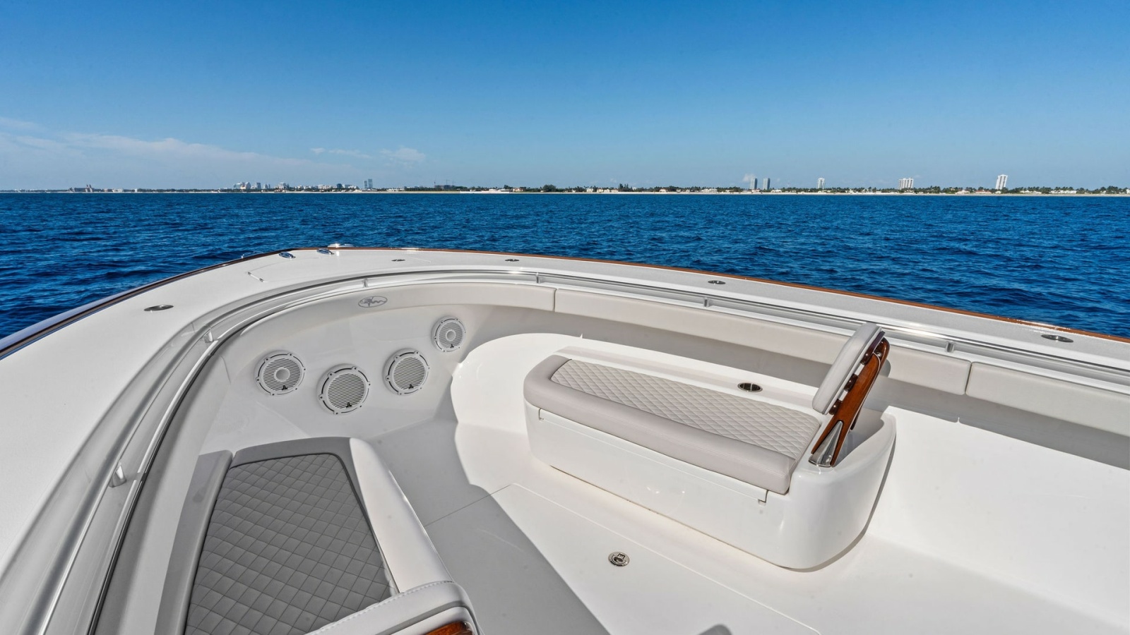 Spacious Bow Seating Area