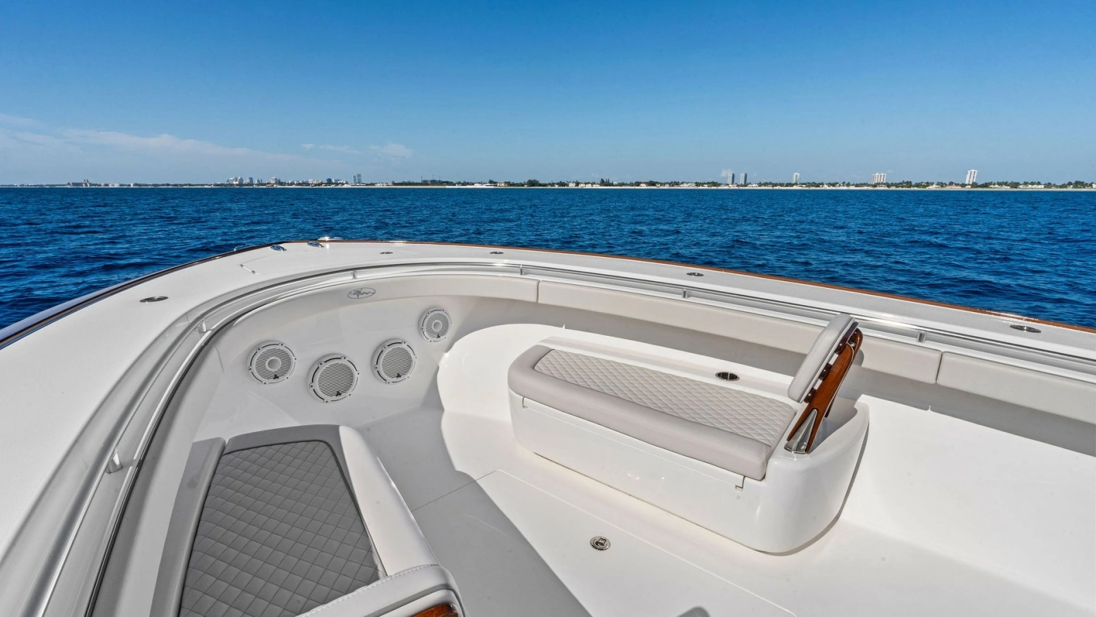 Spacious Bow Seating Area