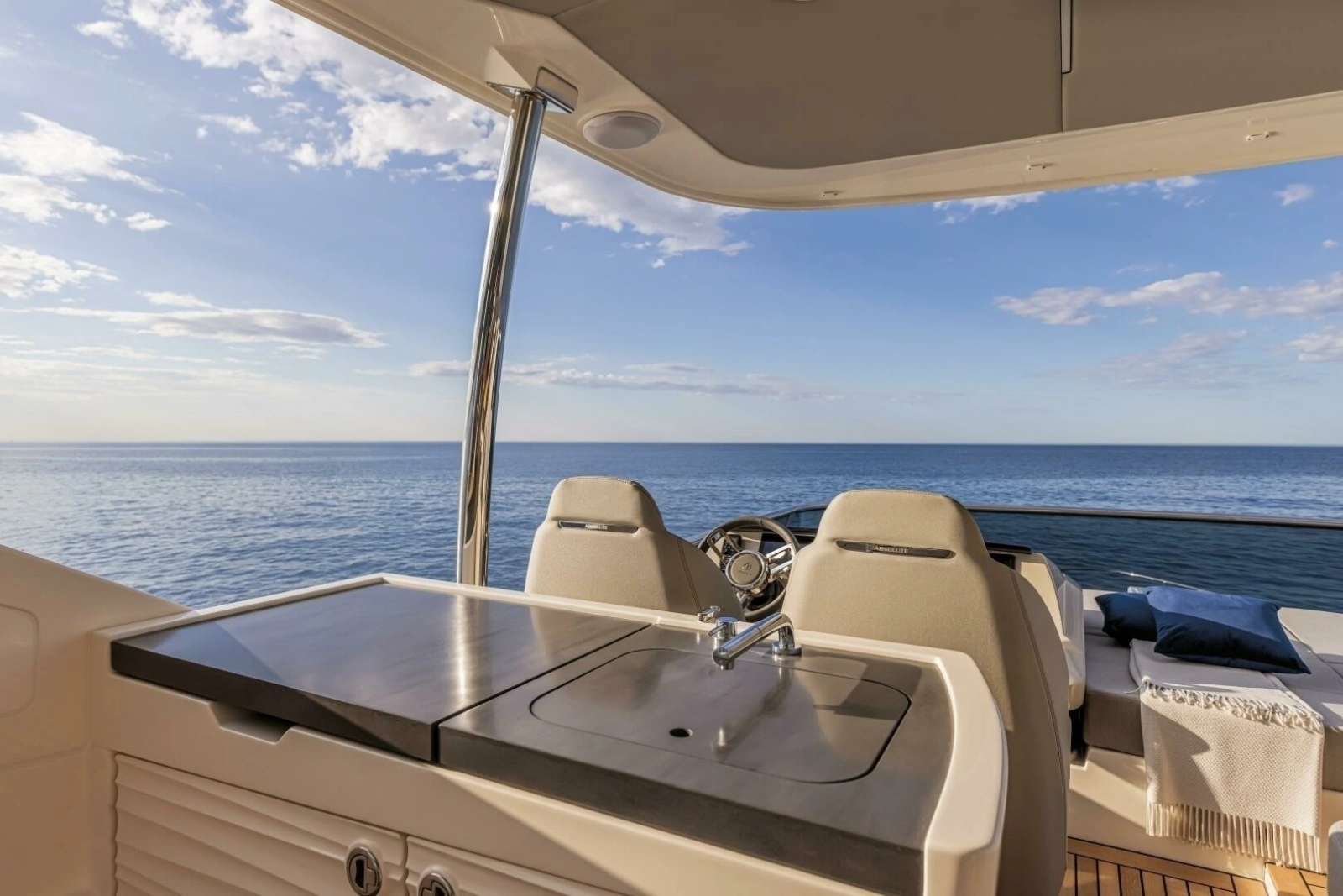 2027 60 Absolute Flybridge - Flybridge