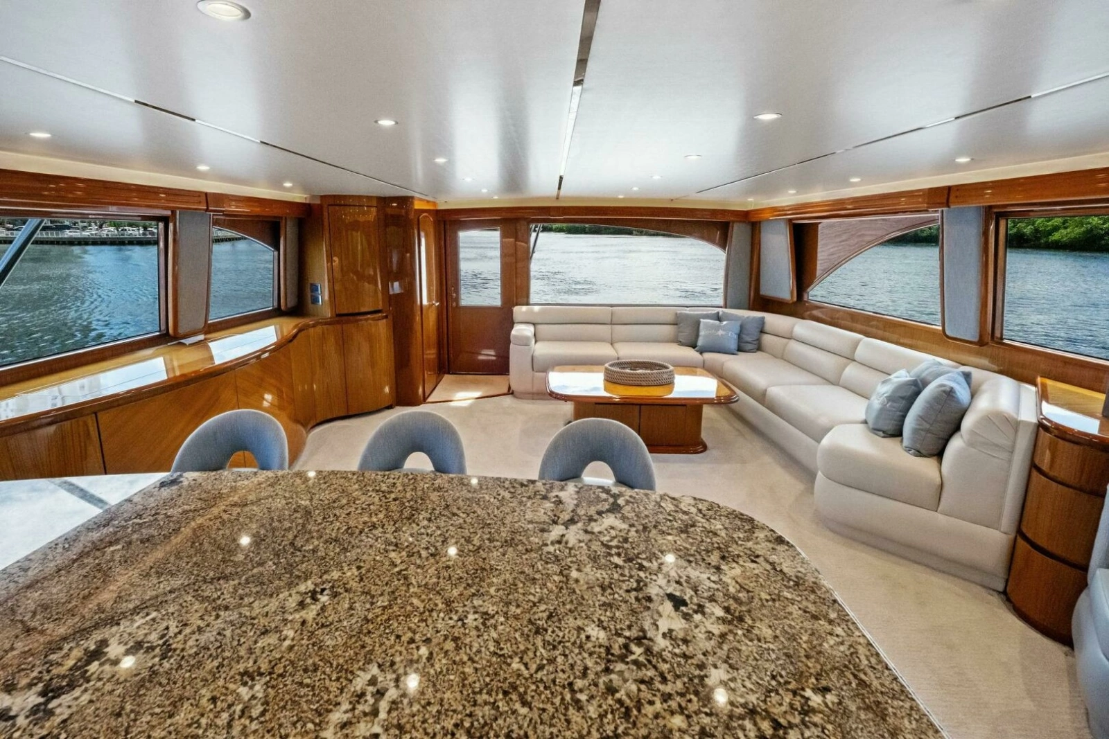 2012 Viking 82 Convertible photo 11
