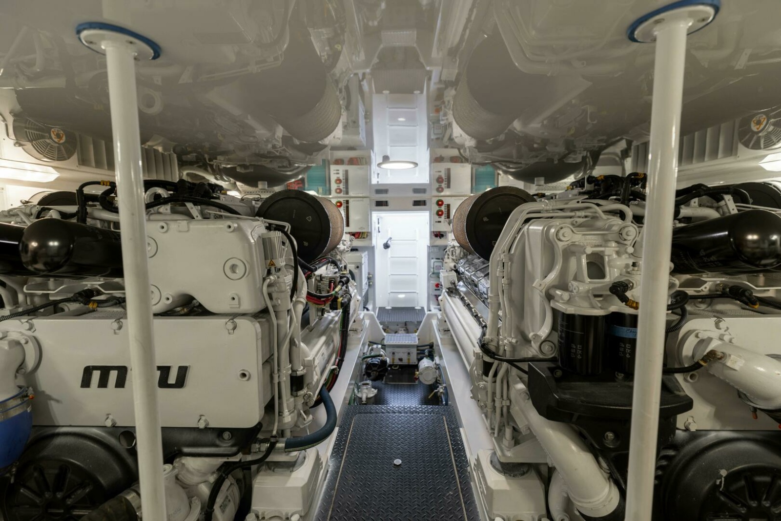 62' 2018 Viking 62 Convertible