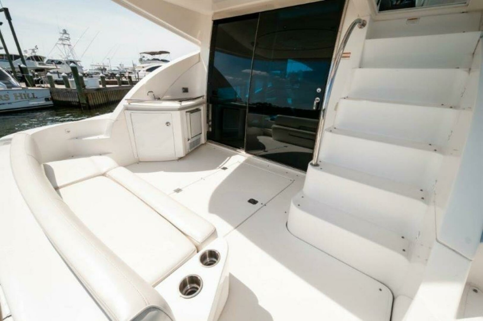 47' 2006 Cruisers Yachts 477 Sport Sedan