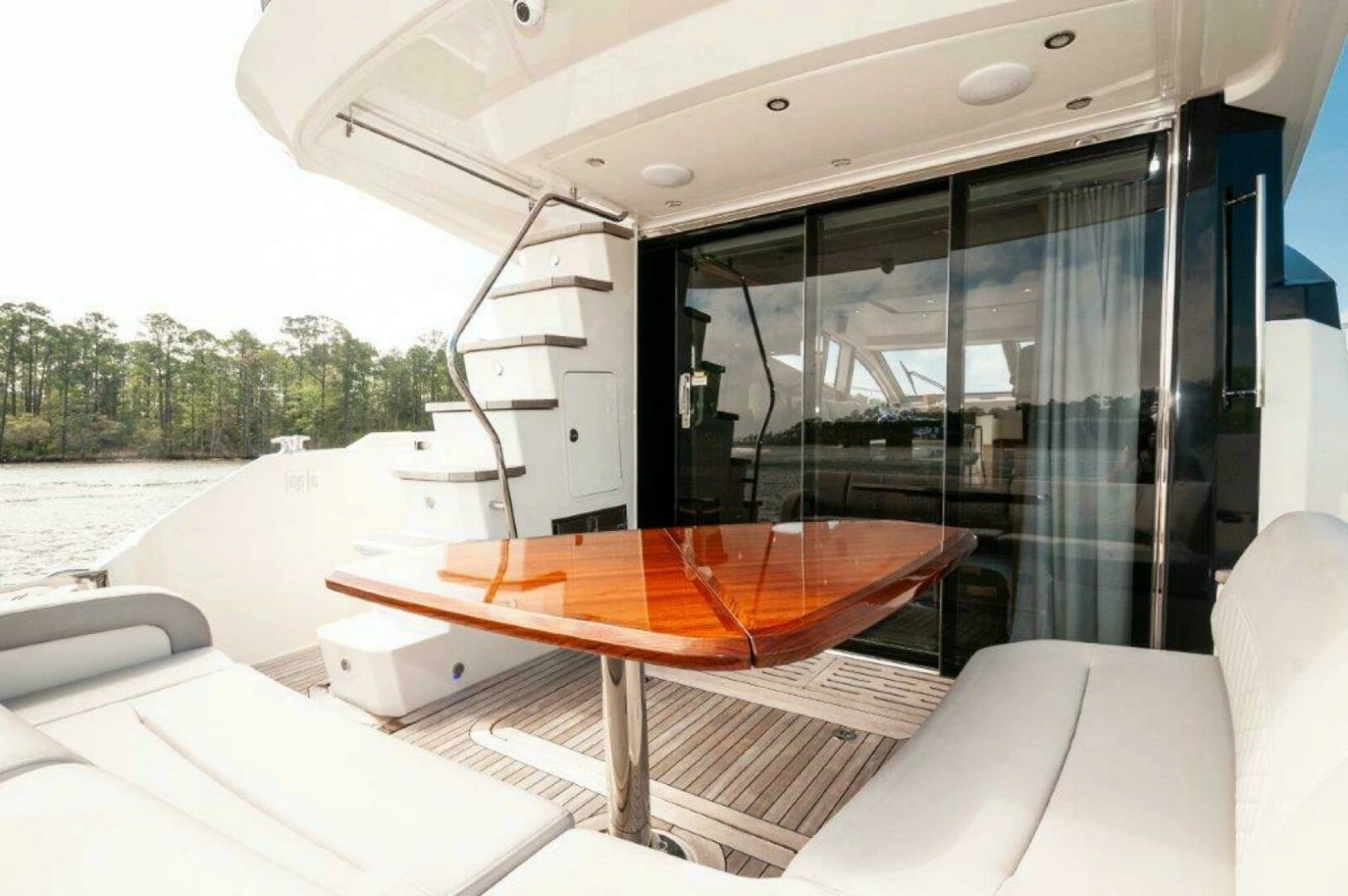 2018 Sea Ray L550 Flybridge photo 42