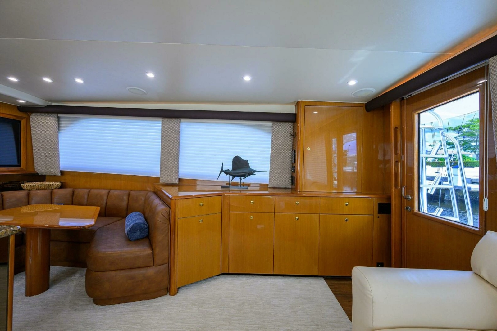Viking 56 MATTER OF TIME - Salon