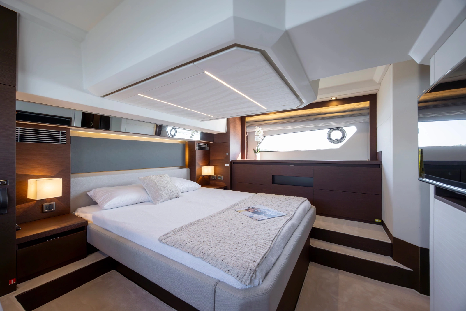 2024 Prestige 460