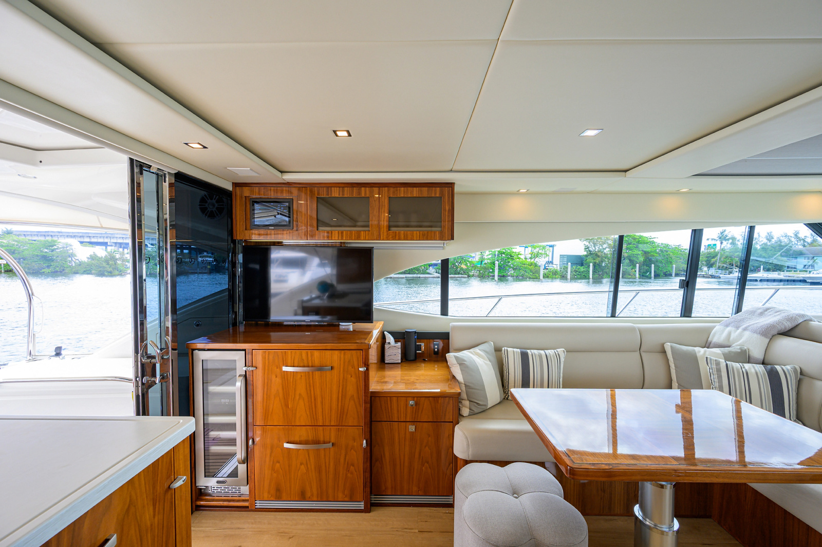 2019 Riviera 5400 Sport Yacht