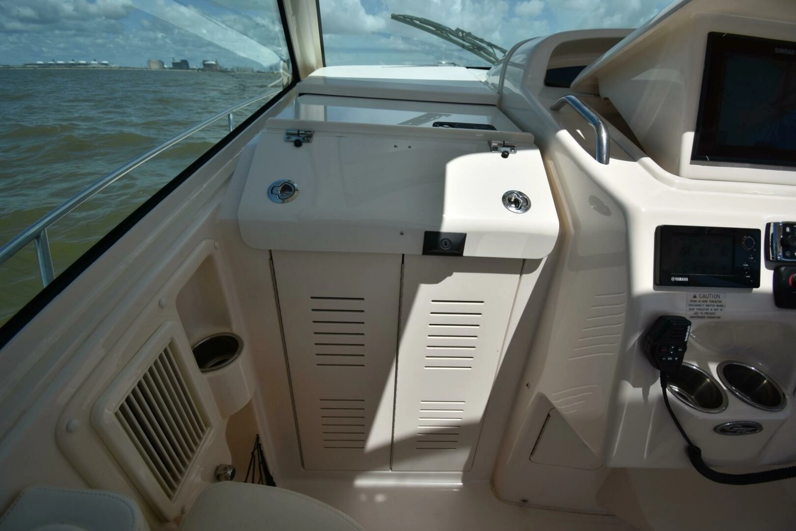 2016 Grady-White 330 Express 