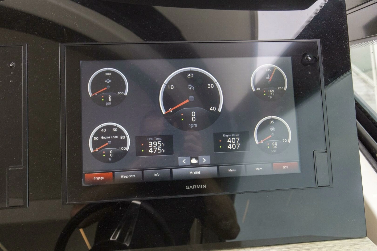 2019 Tiara Yachts C49 Coupe Helm Controls And Electronics (4)