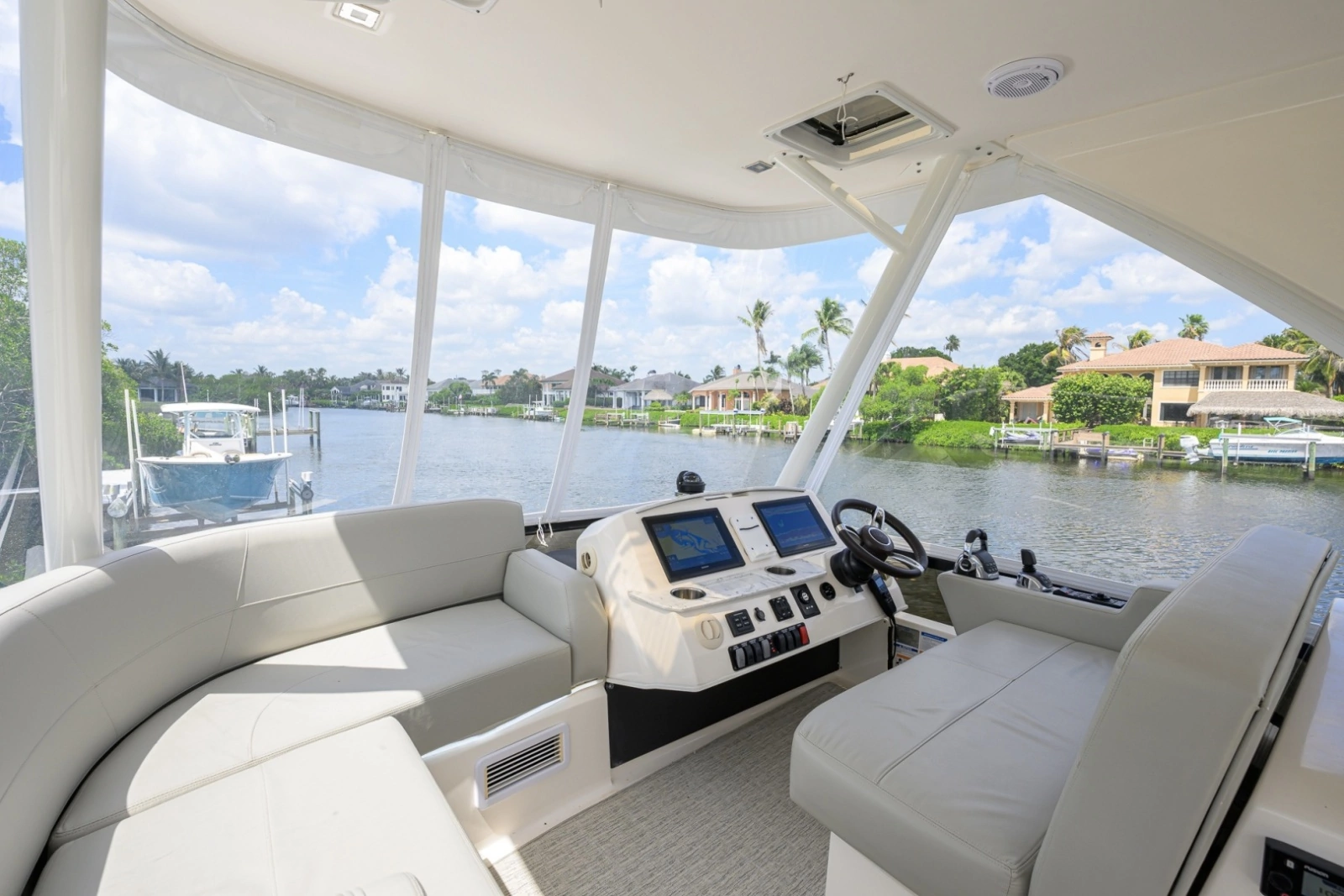 Tiara 44 Daybreak - Exterior Flybridge