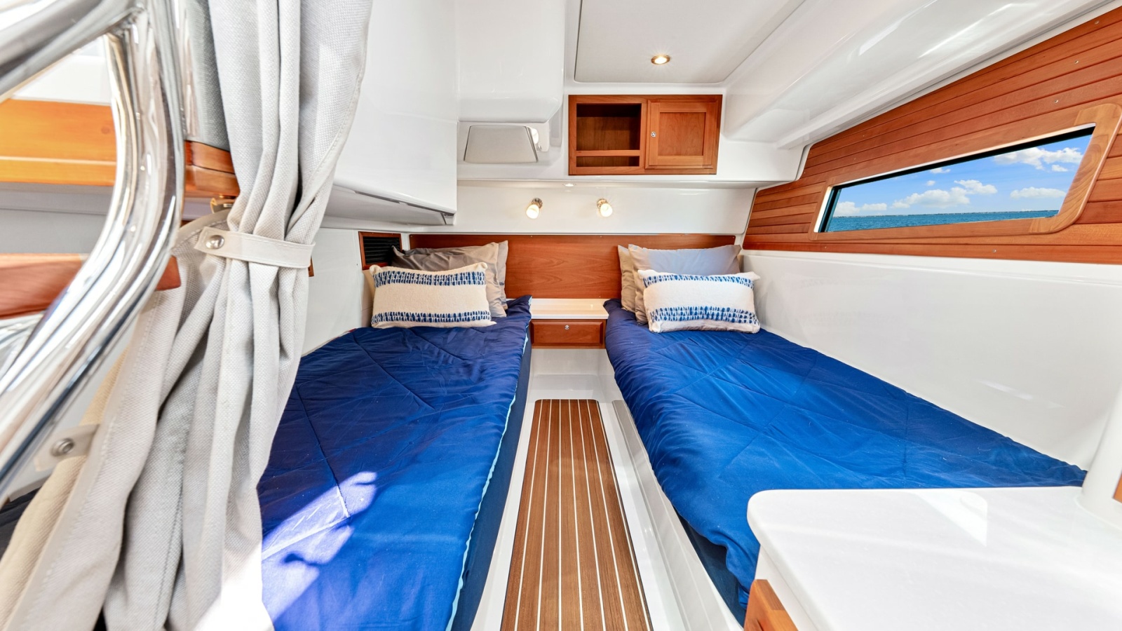 Twin Cabin with Port Window View