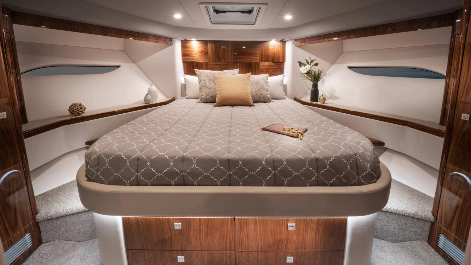 6000 SPORT YACHT 60ft Riviera Yacht For Sale