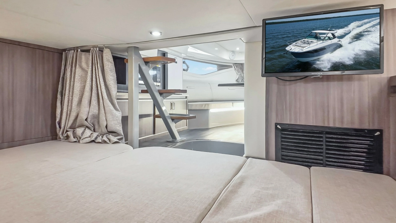 2022 32 Sea Ray 320 Sundancer OB Raya Sunshine Cabin