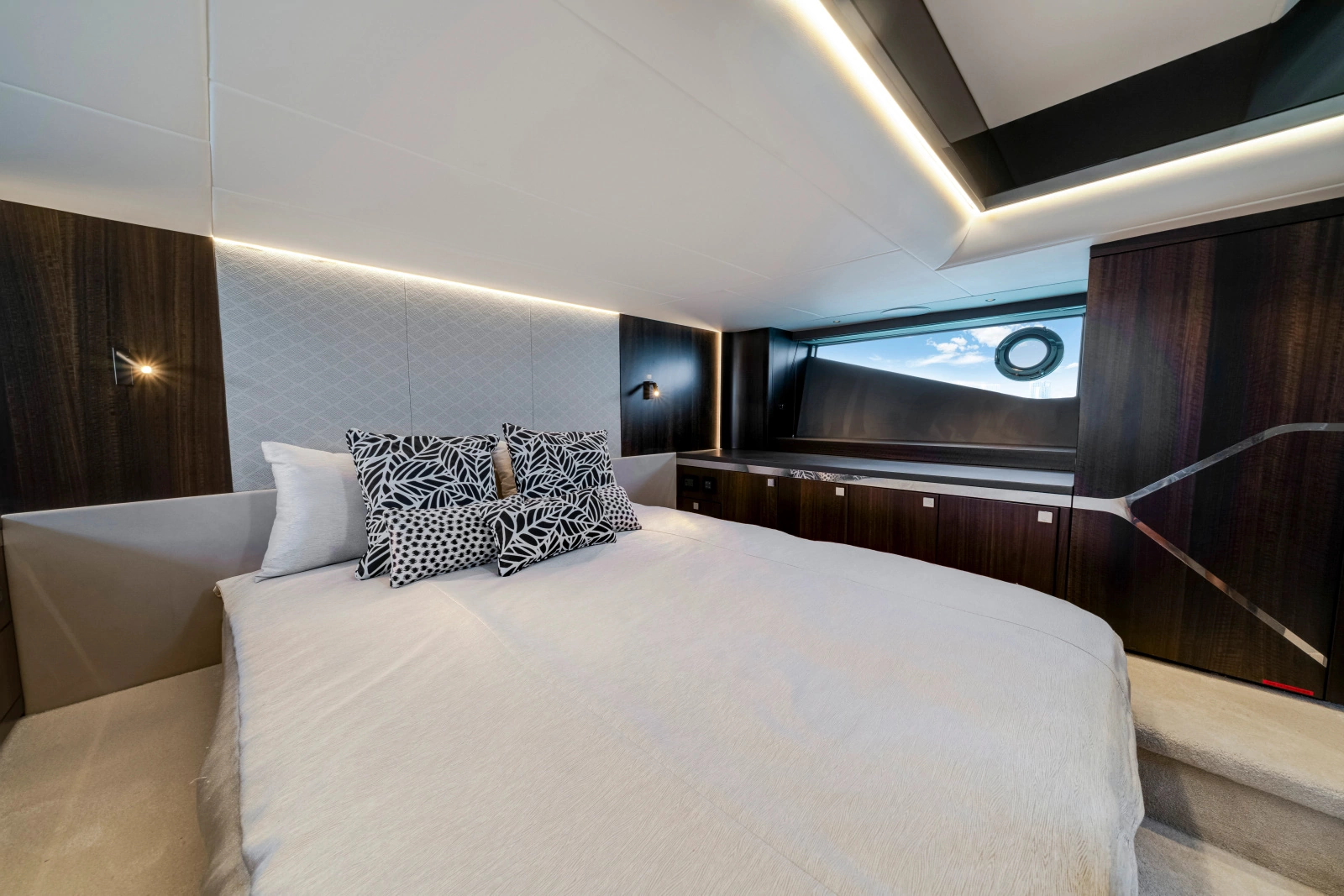 2024 Sunseeker Superhawk 55