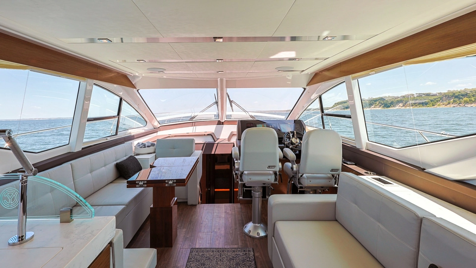 Spacious Salon with Helm View