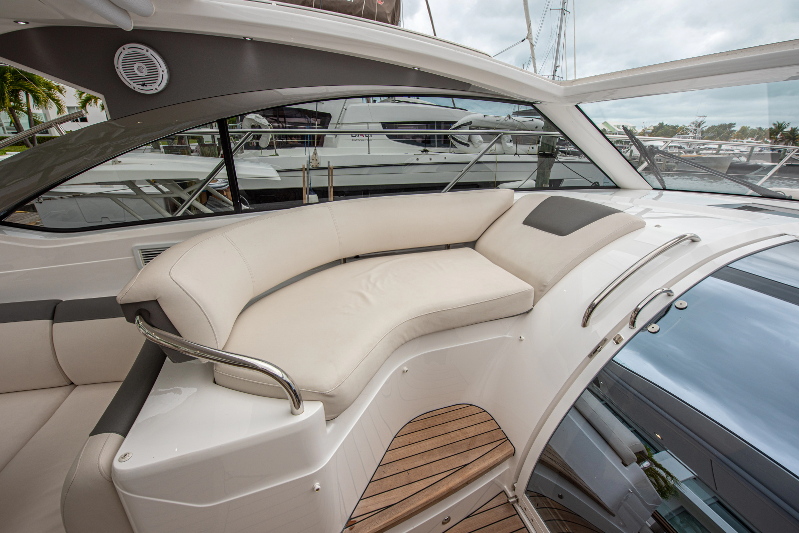2025 Princess V40