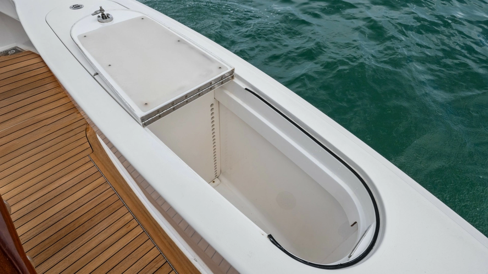 Cockpit Ice Box and Storage