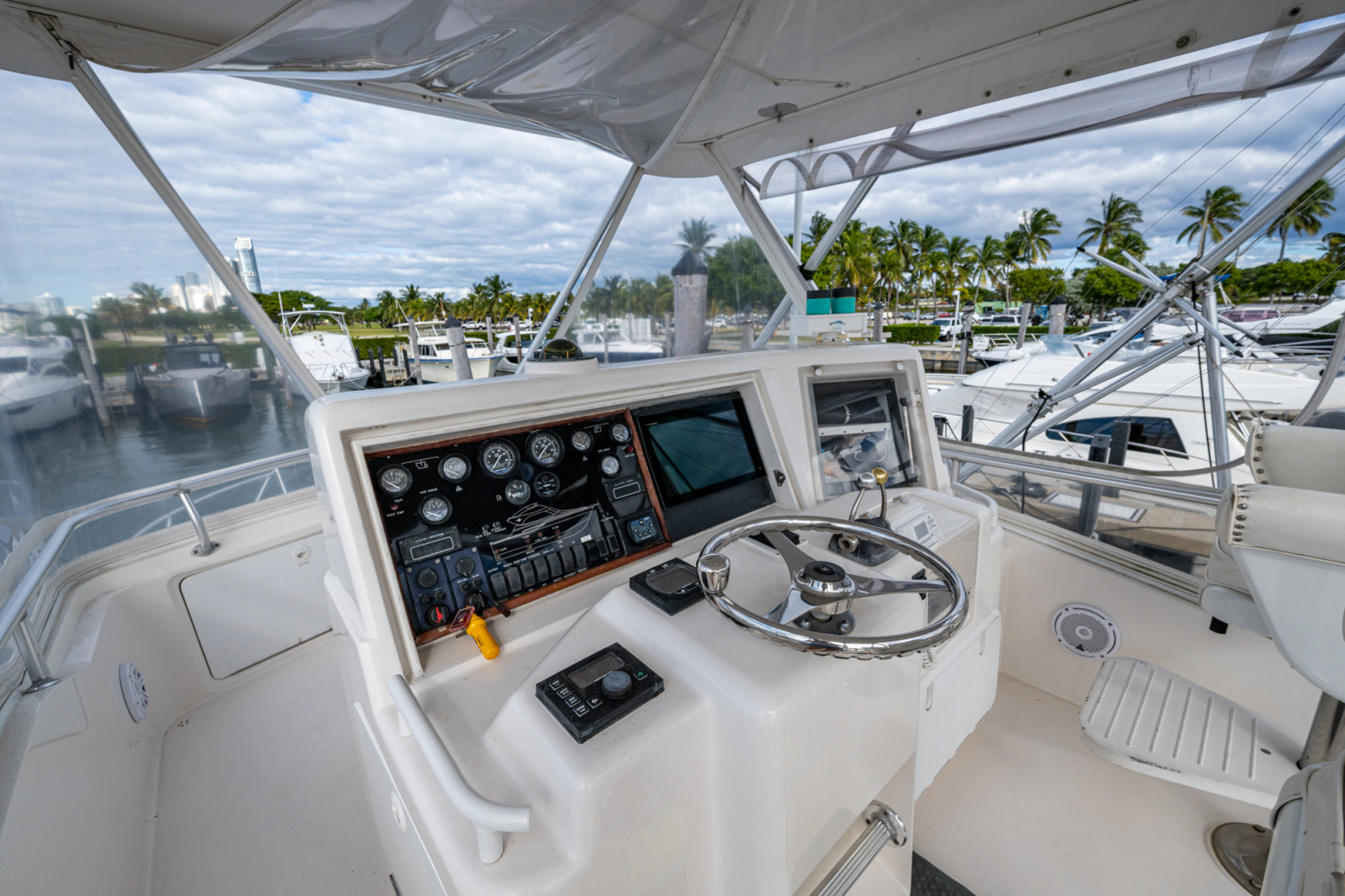 2001 Bertram 390