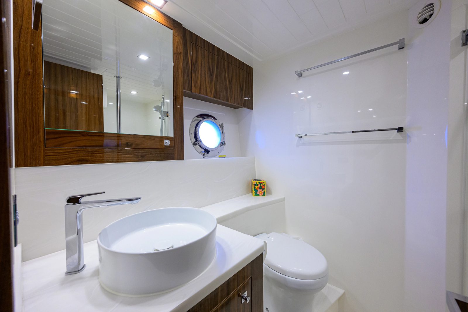2023 Riviera 5400 Sport Yacht