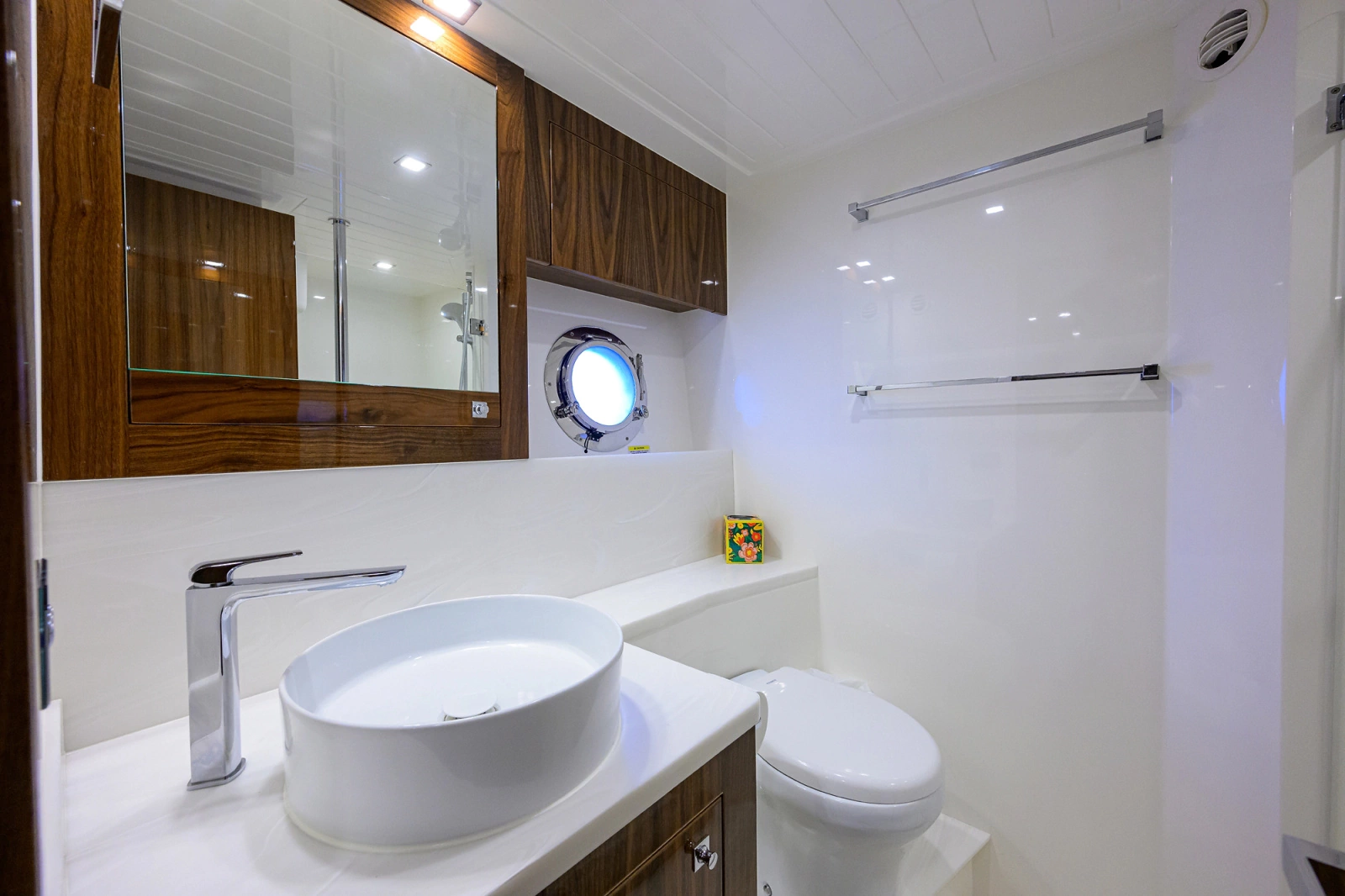 2023 Riviera 5400 Sport Yacht