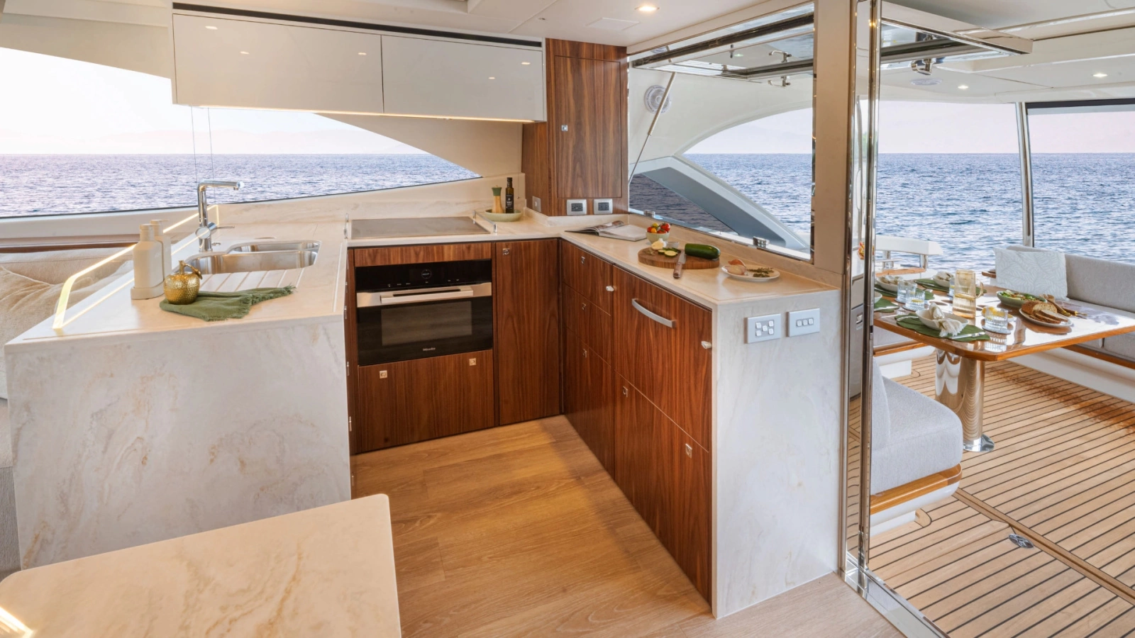 6200 SPORT YACHT 62ft Riviera Yacht For Sale