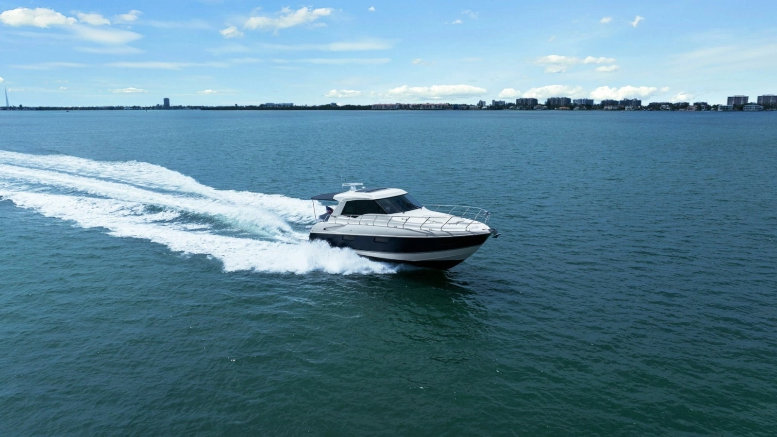 2014 Cruisers Yachts 48 Cantius