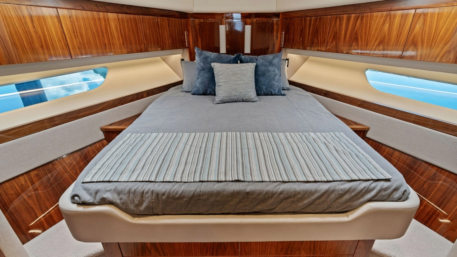 Luxurious Forward Stateroom